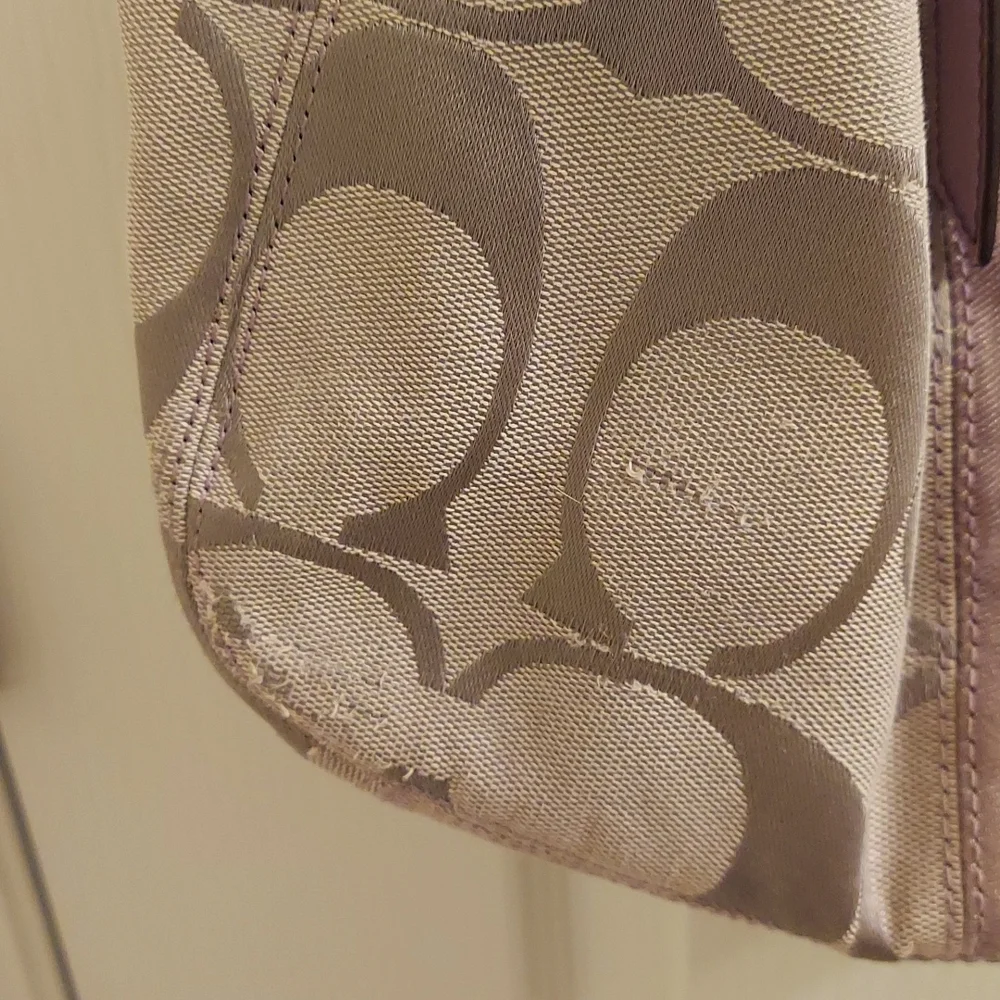 Cute! GUC Coach Lavendar Purse - Picture 6 of 14